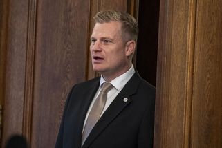 Politická trafika. Opozice Turka za novou funkci nešetří - Novinky